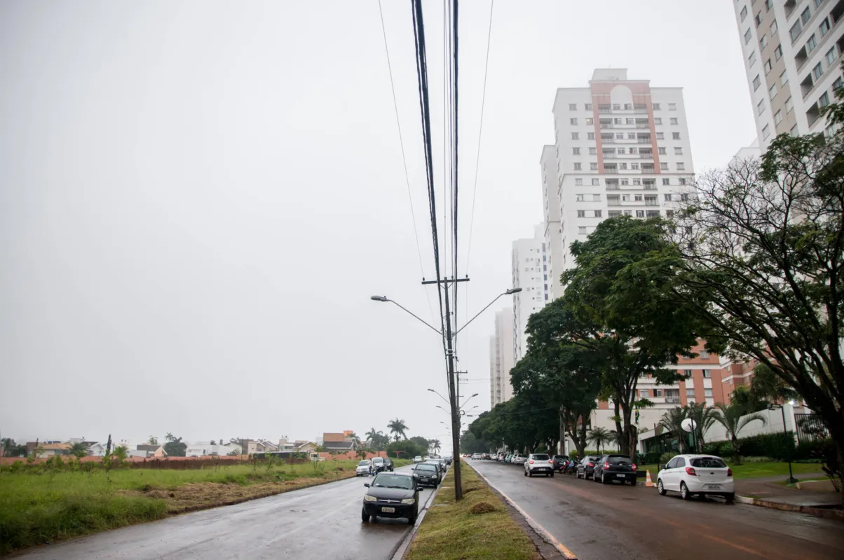 Uma das áreas que a Prefeitura pretende comercializar a fim de arrecadar recursos para recuperação da malha asfáltica é um lote de 12 mil metros quadrados localizado na zona sul 