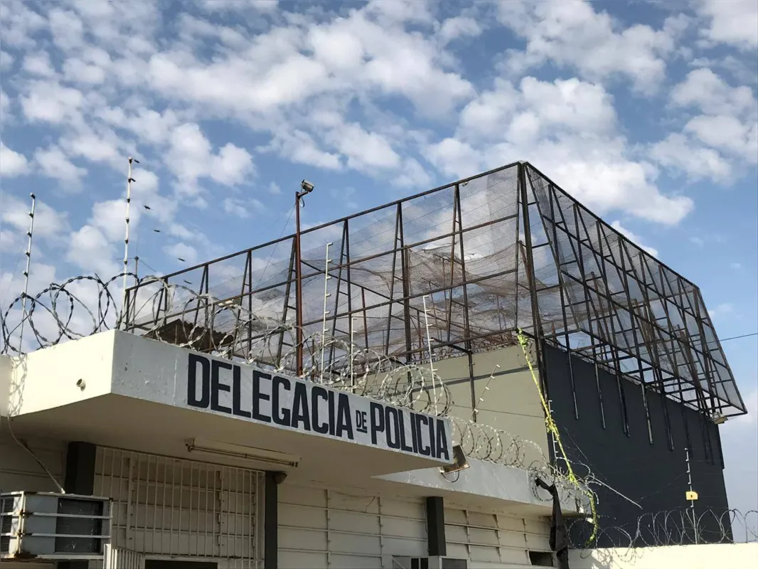 Imagem ilustrativa da imagem Presos 'furam' telhado e fogem da cadeia de Ibiporã