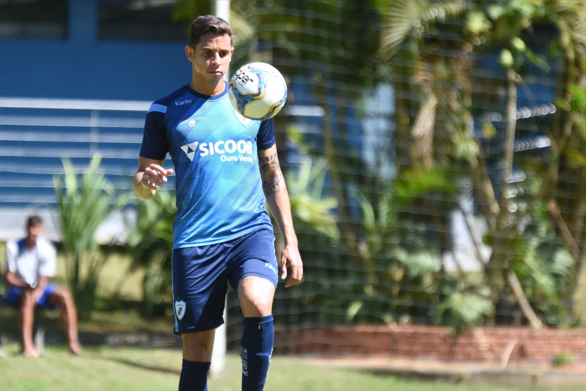 Zagueiro Wallace fez um único jogo como titular no LEC na goleada para o Bahia pela Copa do Brasil