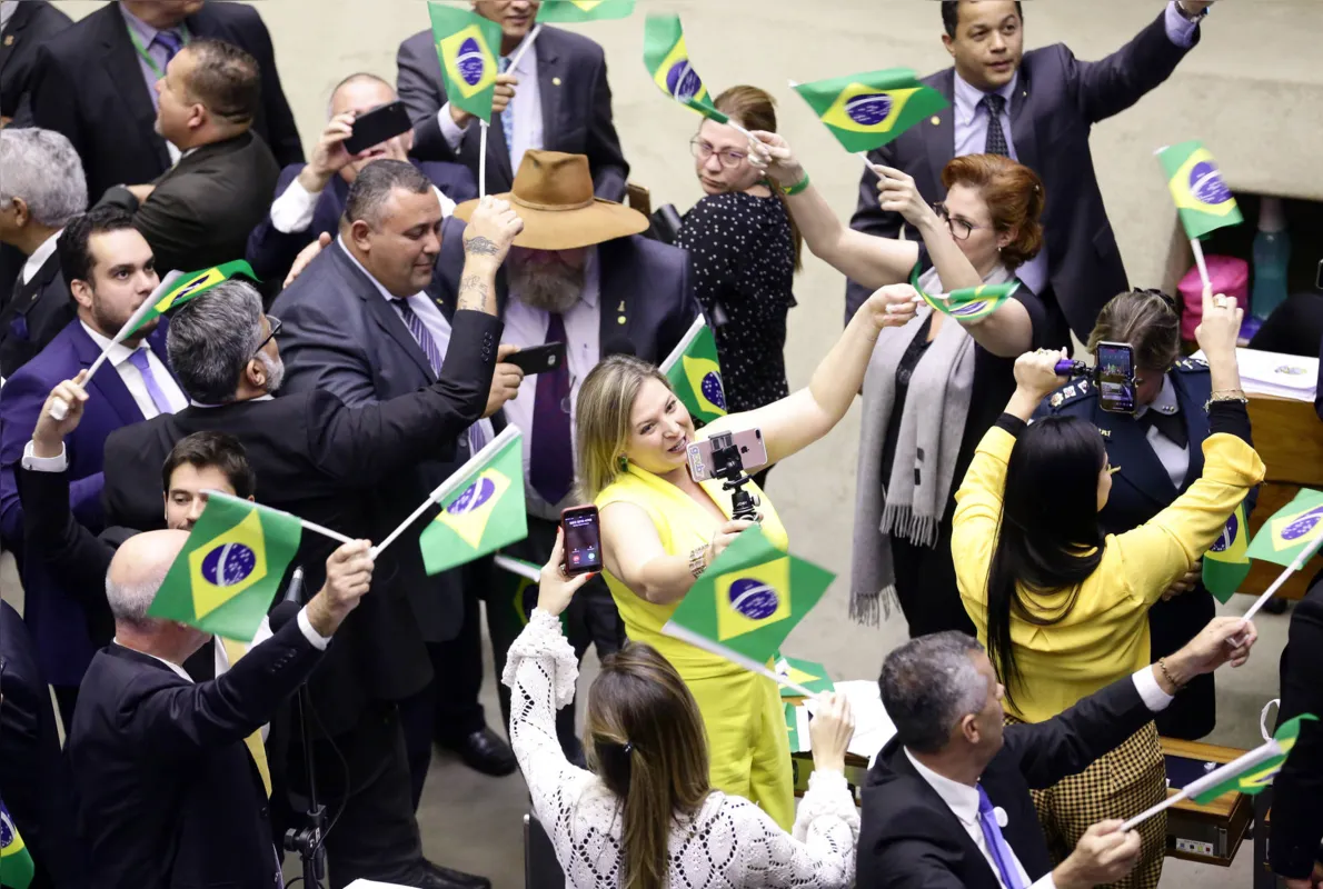 Imagem ilustrativa da imagem Previdência: #PSLTraidor ganha força após partido apoiar vantagens para policiais