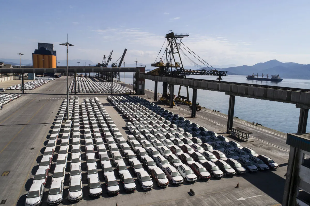 As exportações recuaram 4,3% em relação a maio