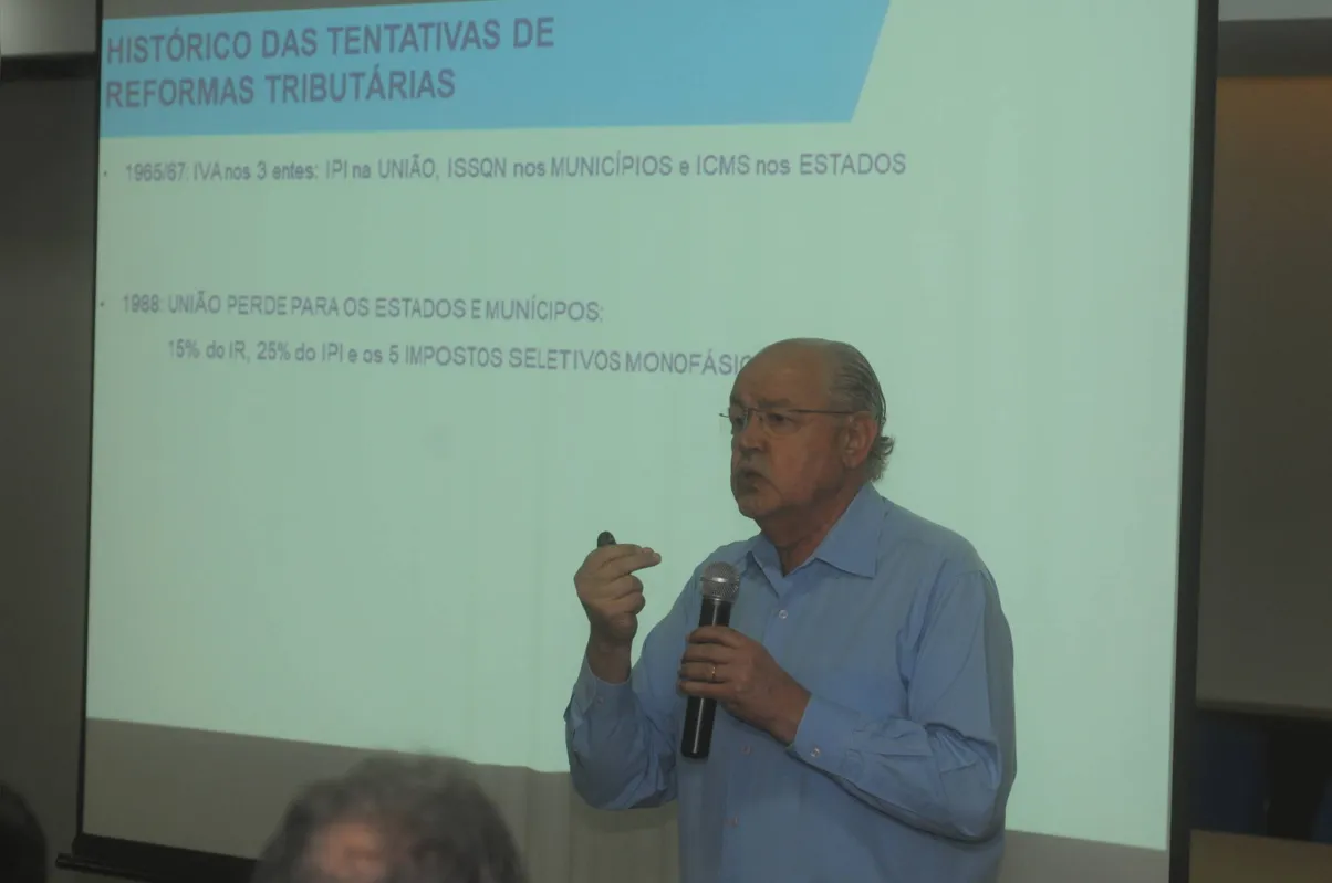 Ex-deputado Luiz Carlos Hauly: “Há uma sabedoria de não taxar tanto o consumo”