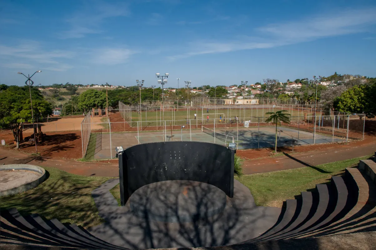 Inaugurado em abril de 2003, o “Carecão” é o principal espaço para prática de esportes em Ibiporã