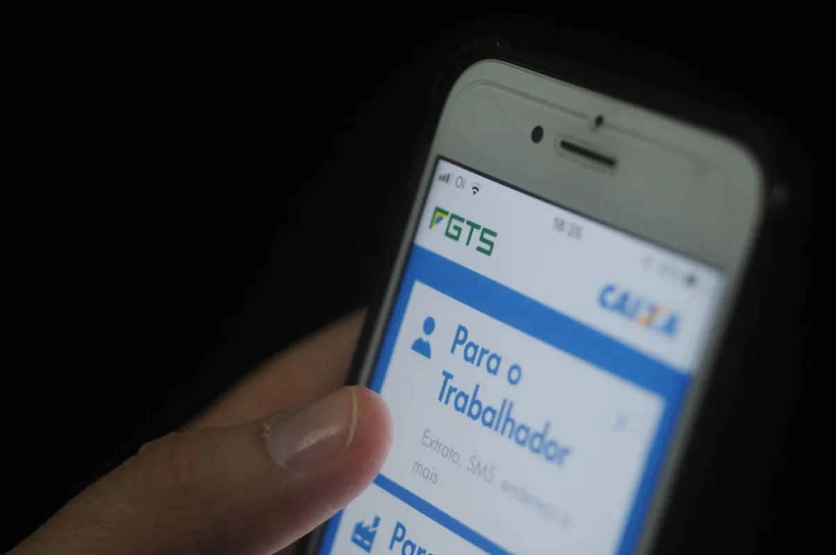 O trabalhador poderá dar como garantia para obter crédito os valores dos saques futuros