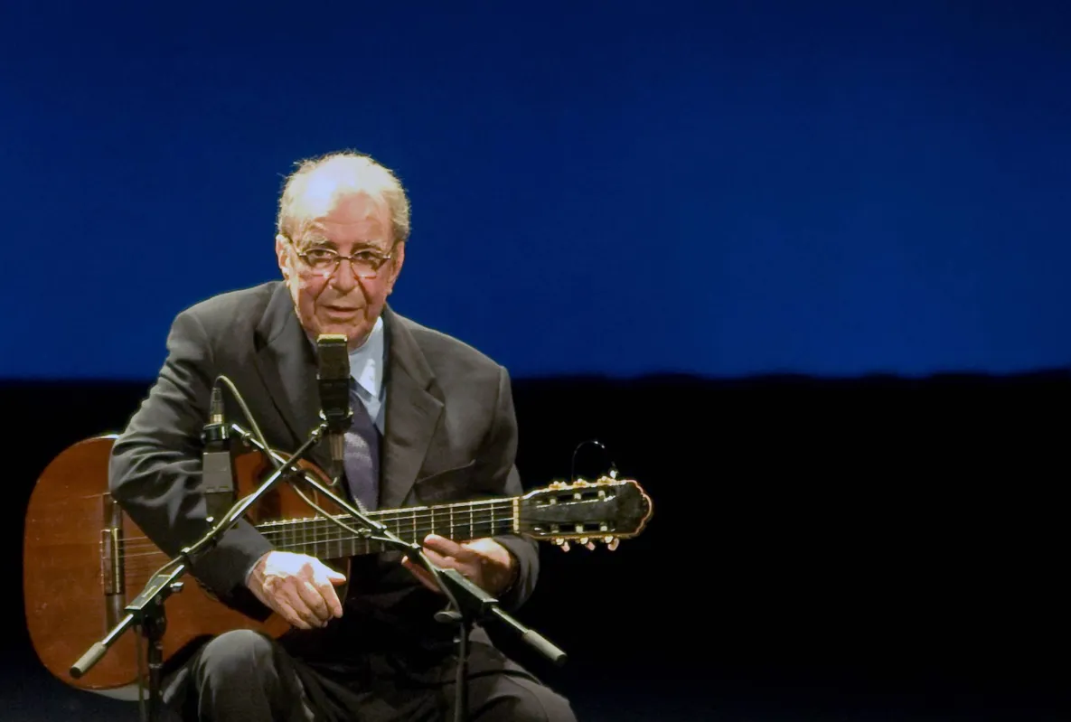 João Gilberto: discos considerados "a essência da bossa nova" estão fora de circulação e corre uma ação que o compositor moveu contra a gravadora 