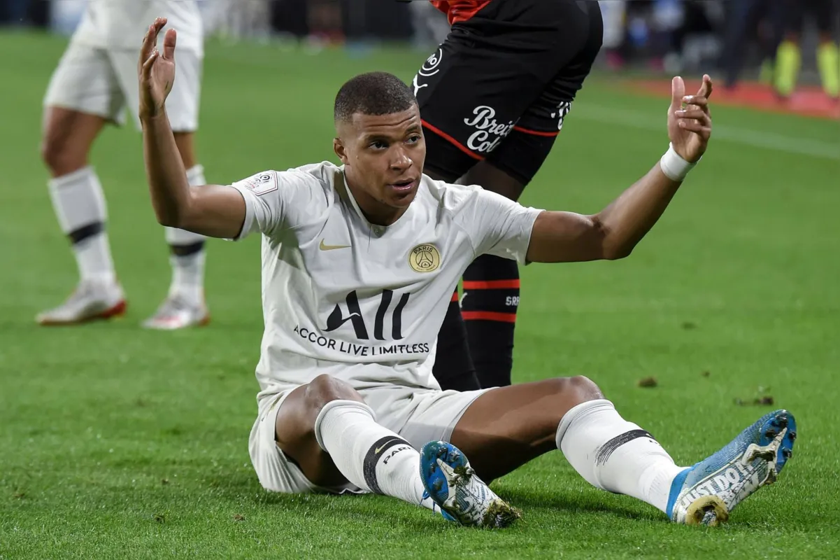 O astro francês Kylian Mbappé não conseguiu evitar a derrota do PSG