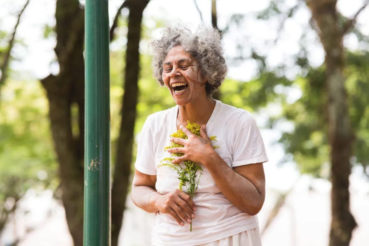 A londrinense Edna Aguiar apresenta 'Risoflora, Contando e Cantando por Todo Brasil', no encerramento da mostra no dia 14