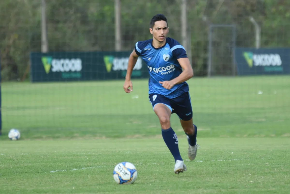 Poupado na última partida, Raí Ramos volta a ser titular na lateral-direita do LEC