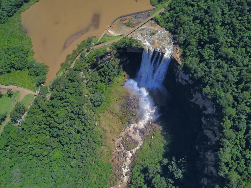 Vista aérea do Salto de Apucaraninha em Tamarana (José Fernando Ogura Aen/PR)