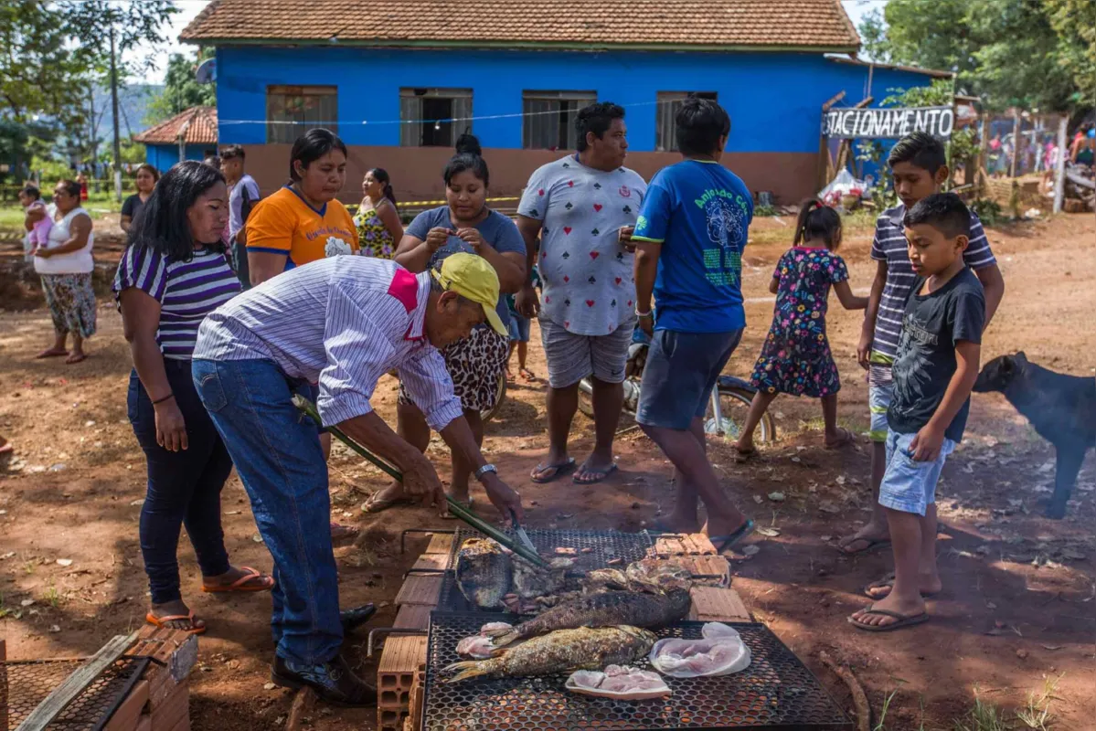 “Churrasco” de peixe e pinhão