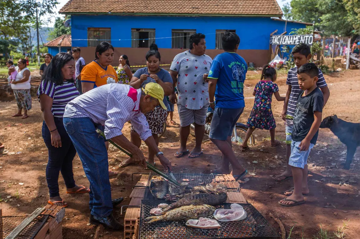 “Churrasco” de peixe e pinhão