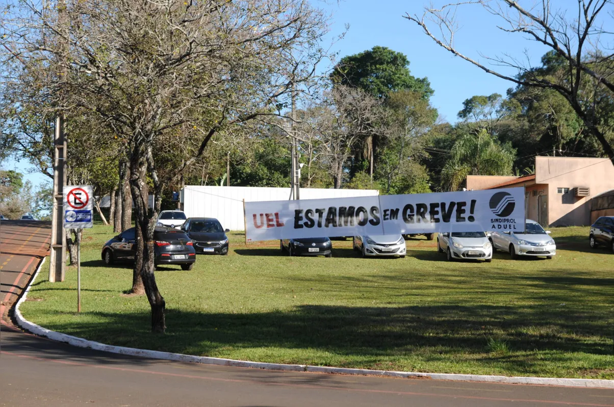 Imagem ilustrativa da imagem Técnicos da UEL e HU suspendem greve e voltam aos trabalhos nesta quinta
