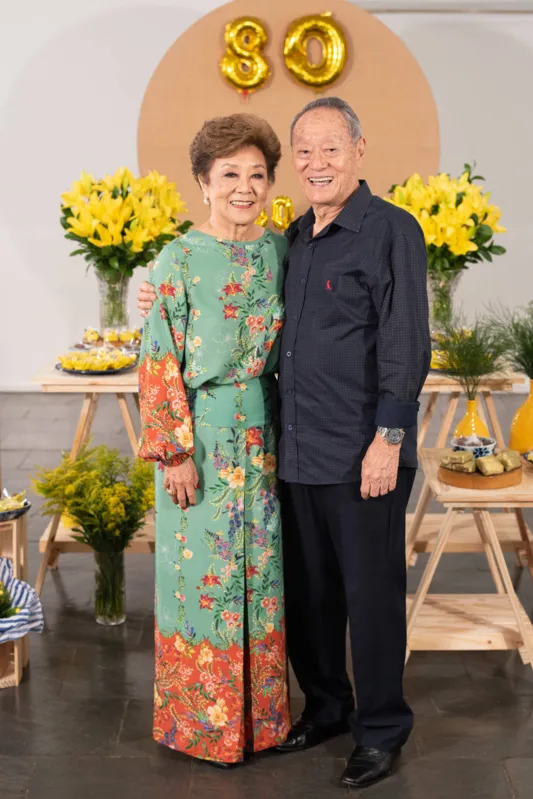 A aniversariante e o marido, Paulo Takushi Maeda