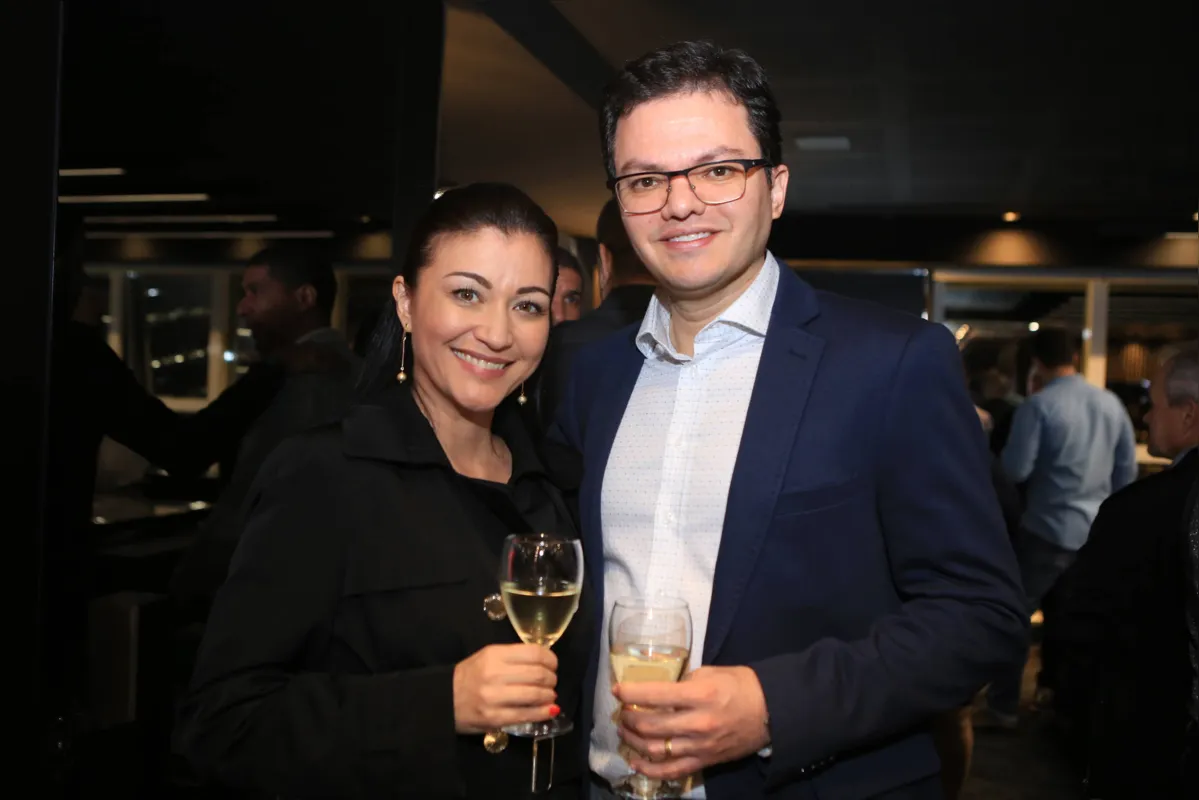 Carla Nishimura e Jossan Batistute