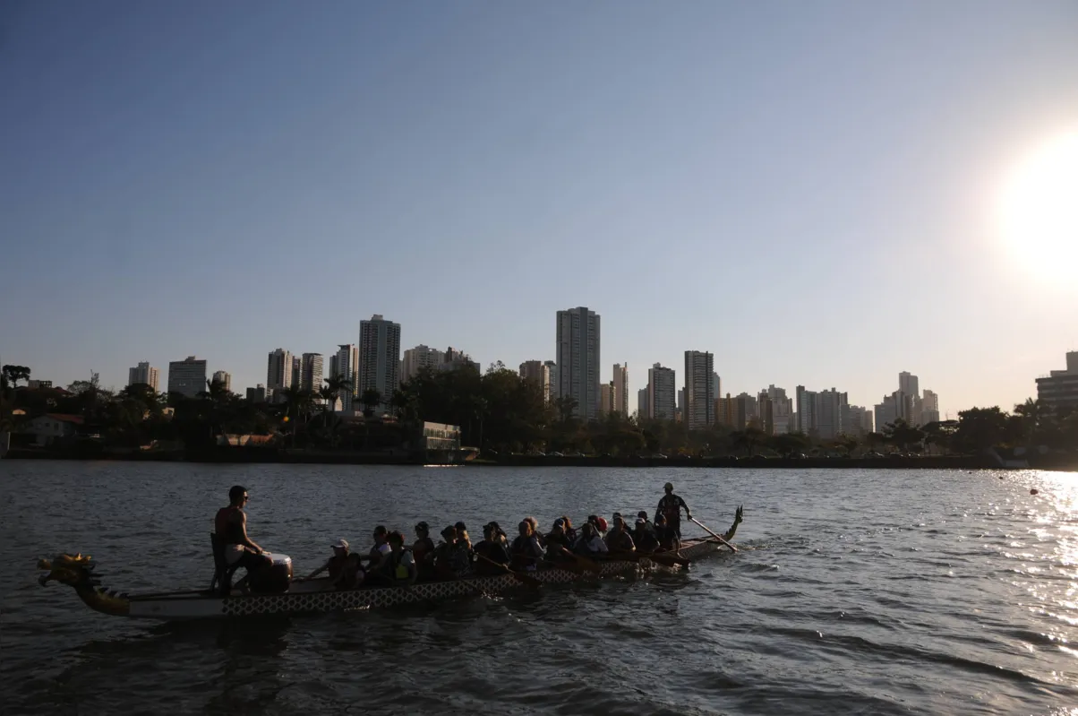 No Brasil, no entanto, só existem sete dragon boats originais, produzidos na China e credenciados para disputa de competições oficiais