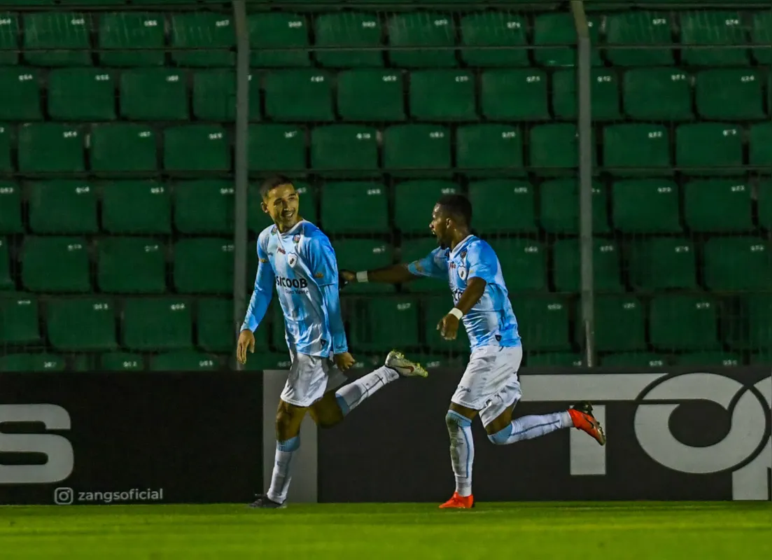 Autor de gol, Safira será mantido entre os titulares contra o Vitória; Dagol começa no banco