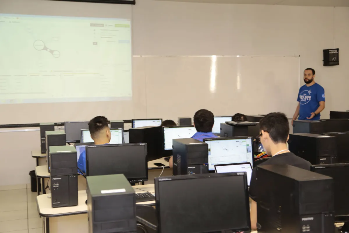 Imagem ilustrativa da imagem UniCesumar prepara alunos para os desafios da tecnologia da informação