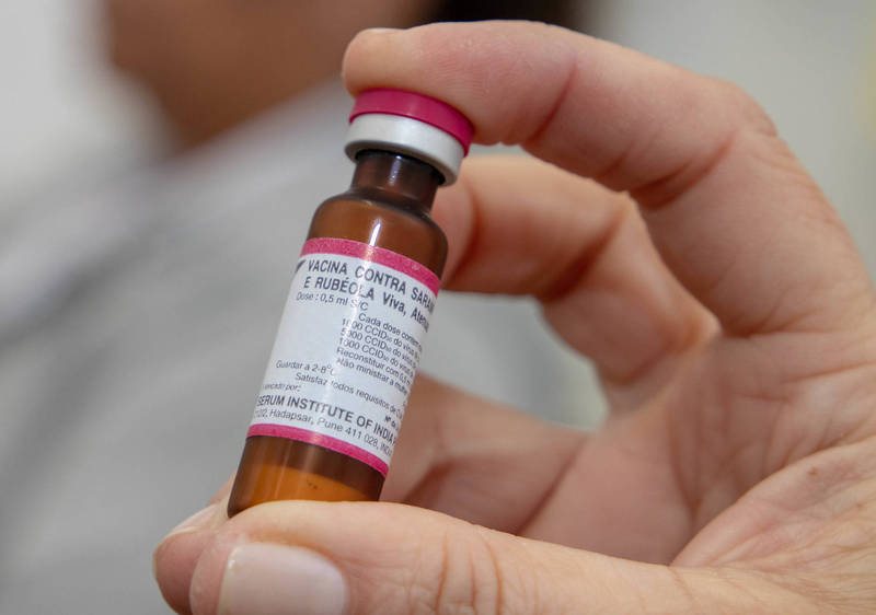 Disponível na rede pública desde 1968, vacina tem sido deixada de lado por razões como fake news