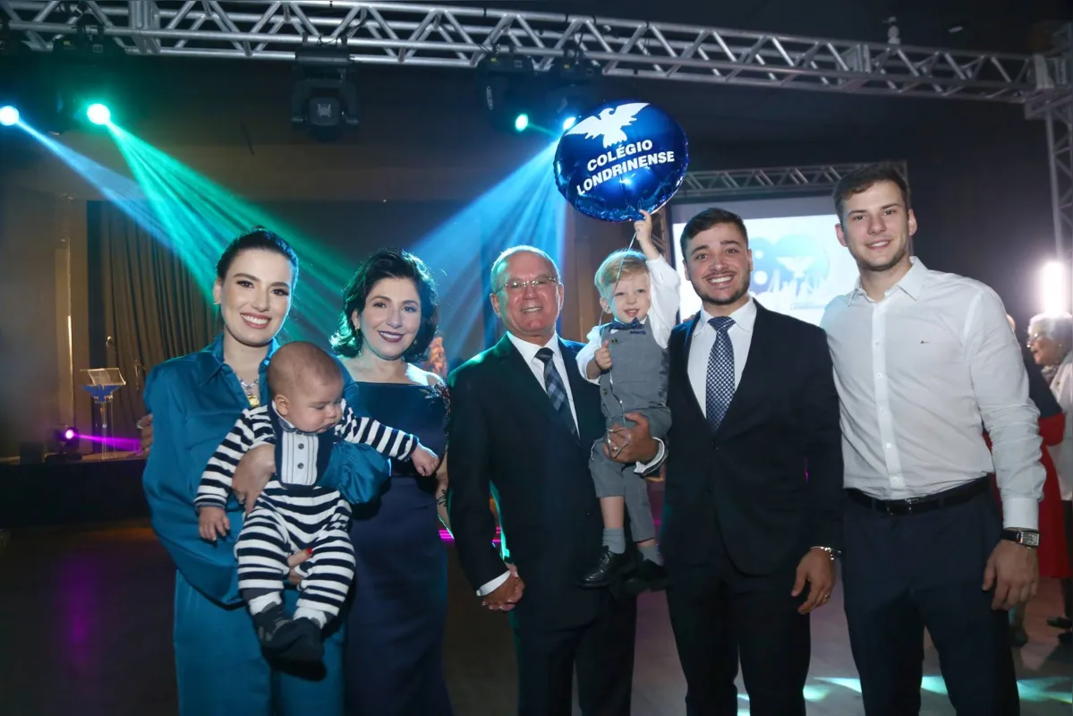 Família dos anfitriões presente à festa: Nábila Raquel e Aaron, Marinez e Eleazar Ferreira, o neto Estevão, o genro Filipi Dourado e o filho Eleazar Ferreira Junior