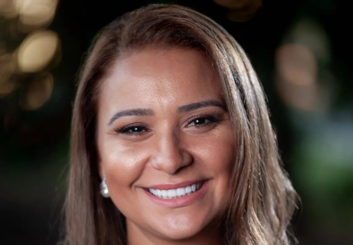 Maria Angélica Constantino: “Censurar os livros indica que vamos ter que censurar tudo, inclusive o Google, ninguém mais poderá fazer pesquisa” 