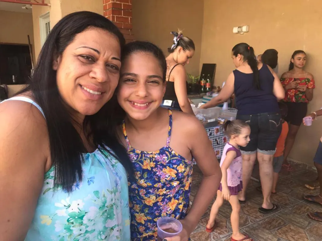 Angelita Francisco levou a filha Larissa, de 11 anos, para comemorar