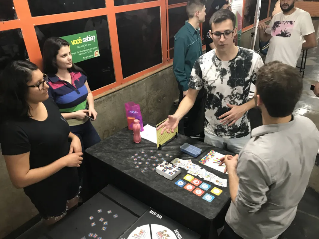 Grupo formatou uma mesa didática de rotina para estudantes  com TEA