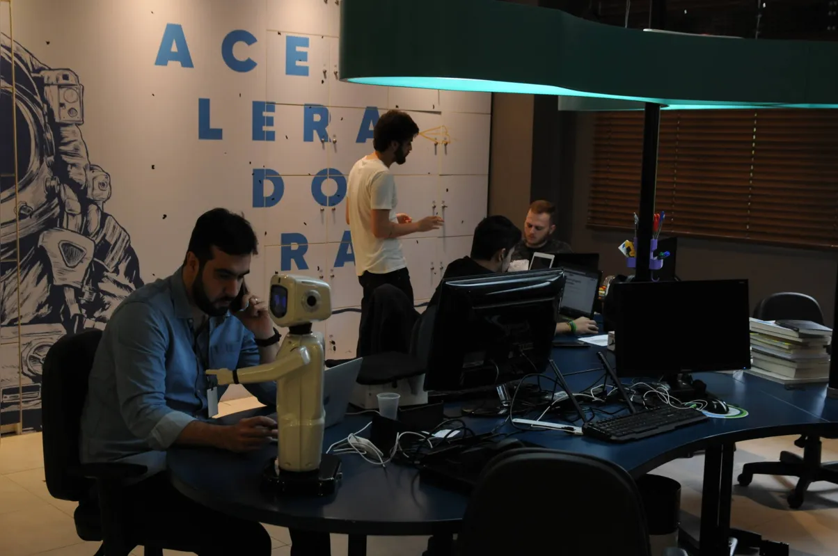 A Evoa surgiu com o propósito de ser um espaço onde as empresas pudessem se juntar; é a primeira aceleradora sem fins lucrativos de Maringá