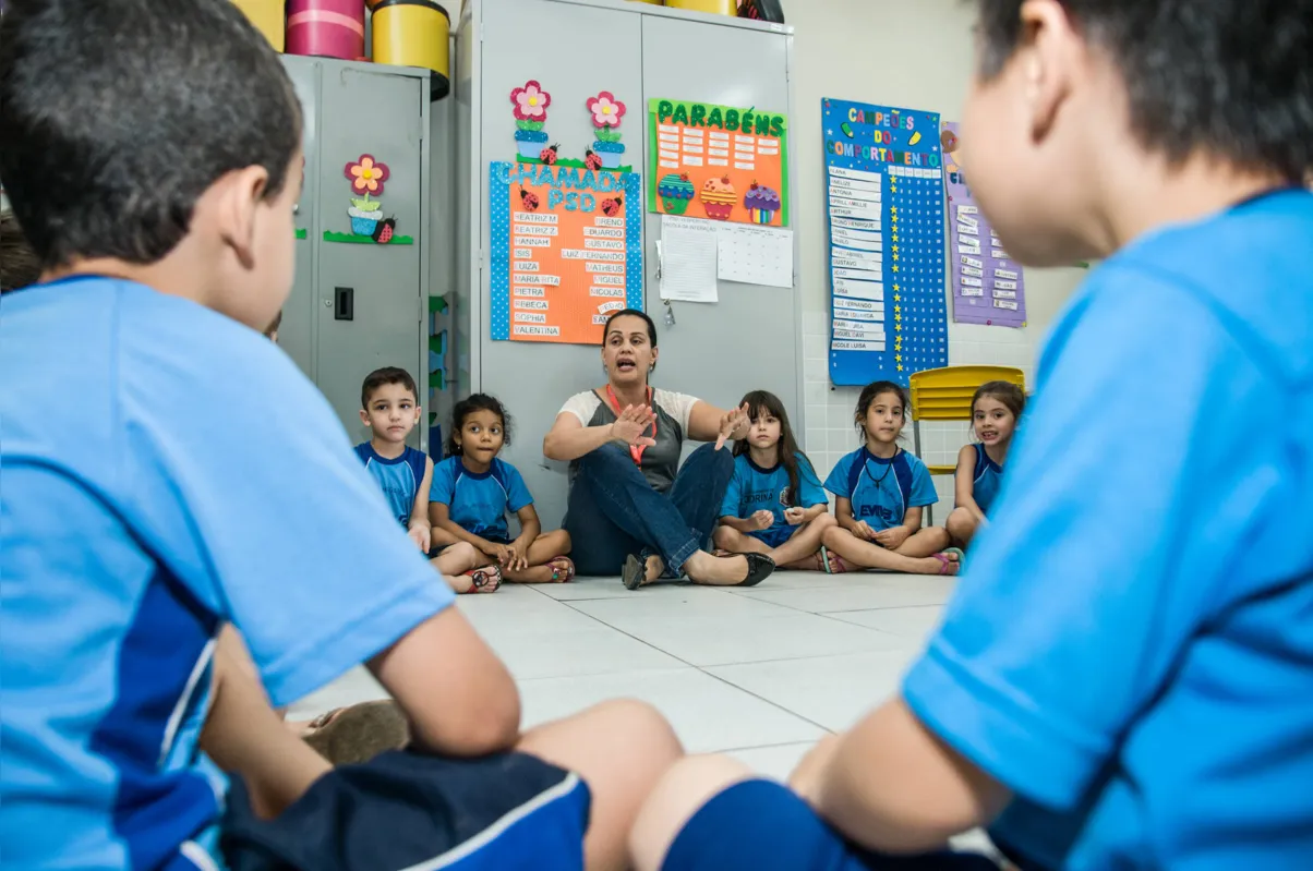Silvia Renata dos Santos:  “Eu não tenho um belo apartamento, um carro novo, mas isso não importa. Eu sou feliz. É a minha escolha e por eu ter isso muito claro dentro de mim consigo contagiar meus alunos"