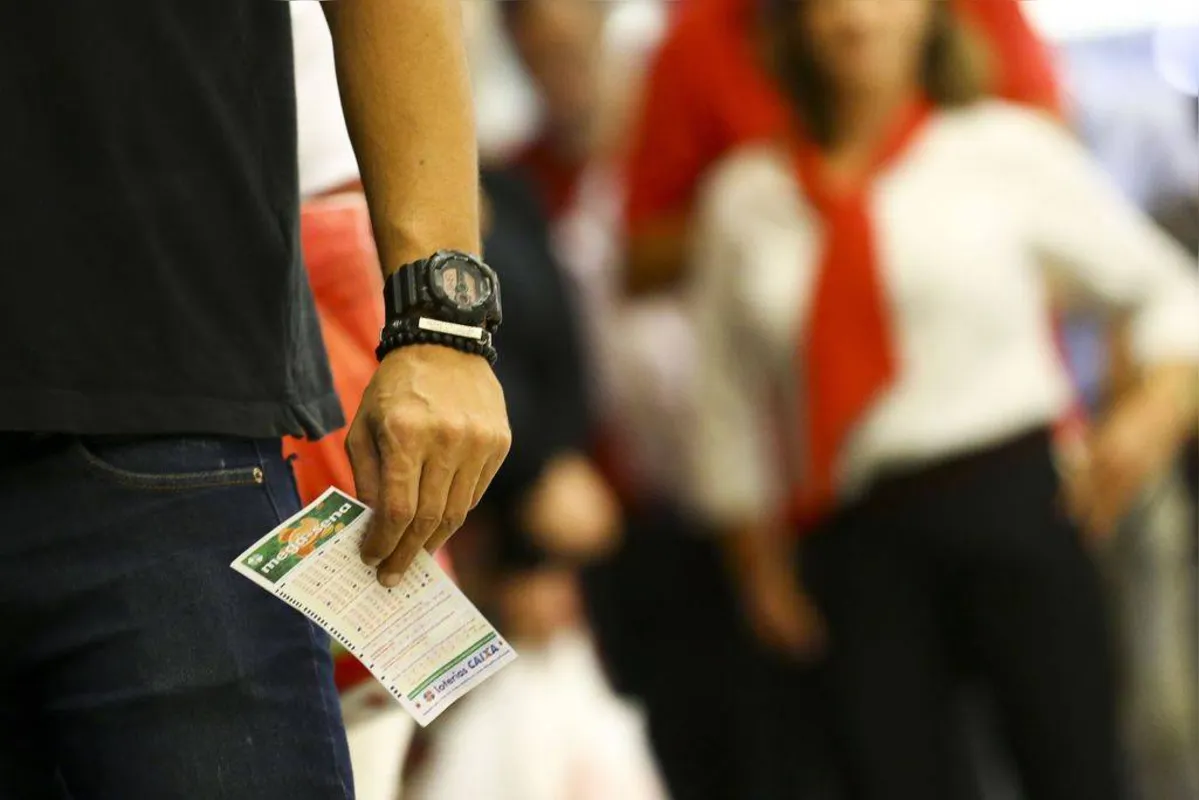 Imagem ilustrativa da imagem 'Bolão' da liderança do PT leva prêmio de R$ 120 milhões da Mega-Sena