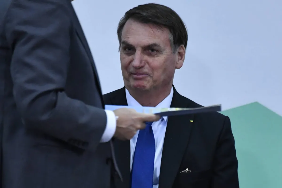 Imagem ilustrativa da imagem Bolsonaro busca saída jurídica para deixar PSL e evitar cassação de deputados