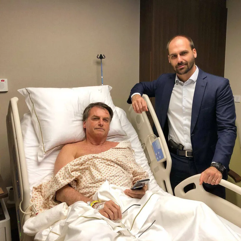 Imagem ilustrativa da imagem Bolsonaro caminha por hospital pela segunda vez nesta segunda-feira