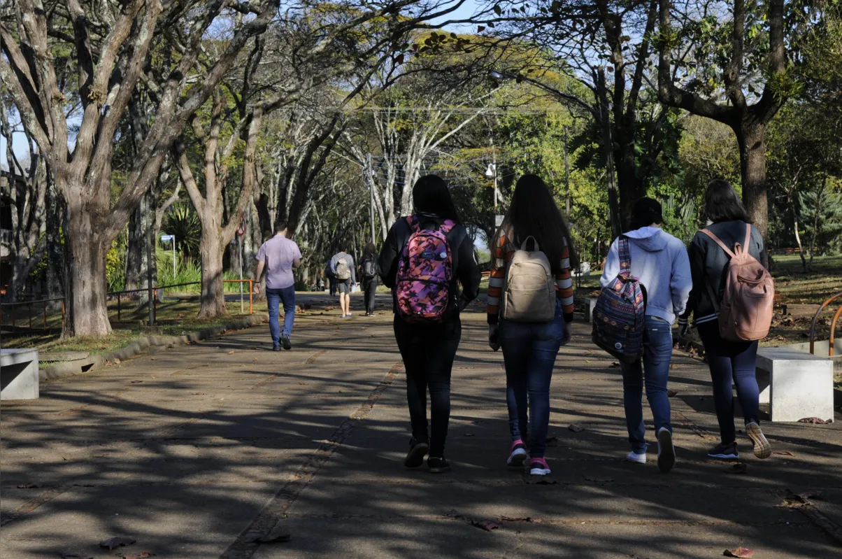  Das bolsas de mestrado e doutorado vigentes na UEL, mais de 80% são financiadas pela Capes