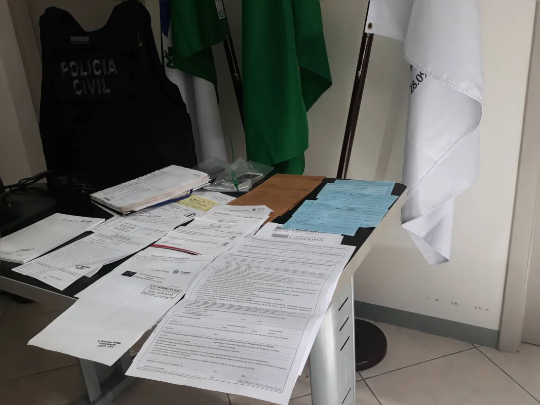 Receituários e atestados têm timbres de clínicas e unidades de saúde públicas ou privadas