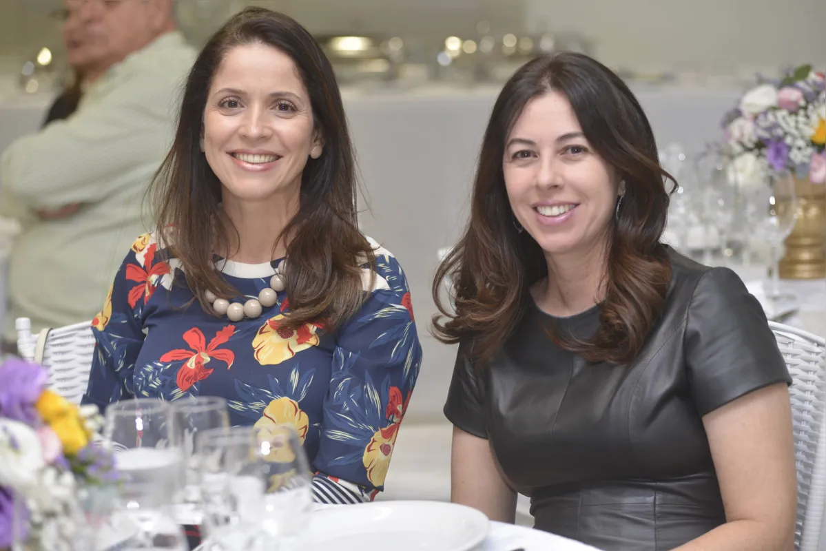  Cintia Ramanholi e Cláudia Sartori Dequech  