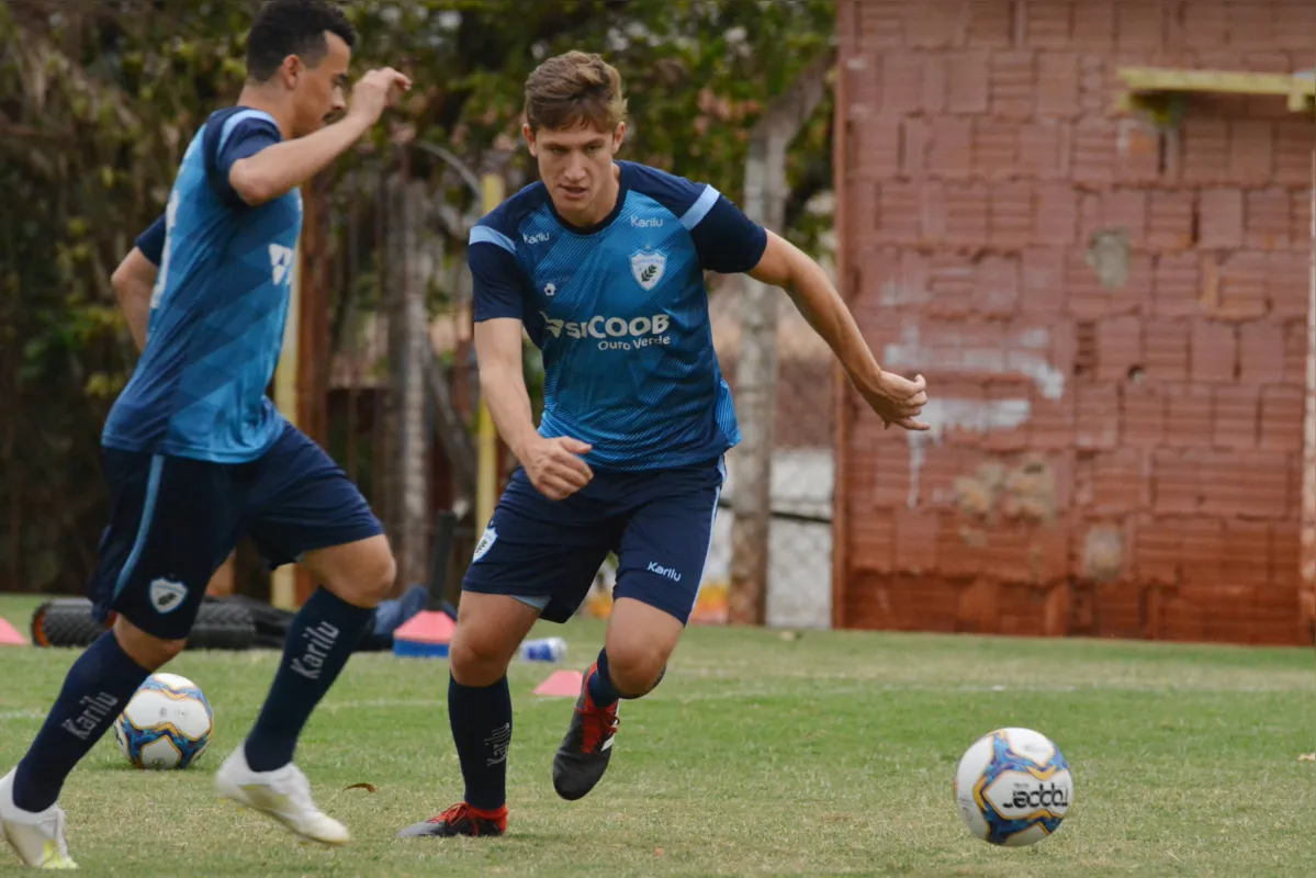 Volante Bertotto pode aparecer entre os titulares contra o Bragantino