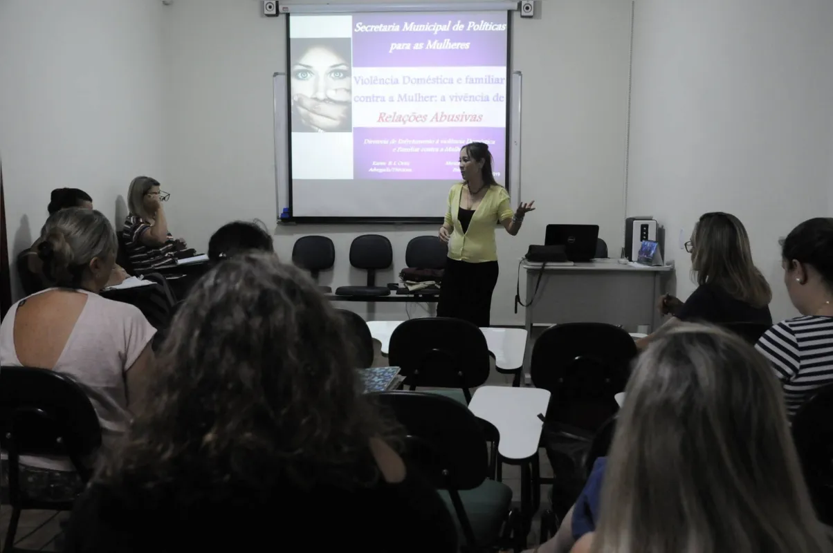 Encontro com representantes de escolas da zona sul: orientações, discussões e depoimentos 