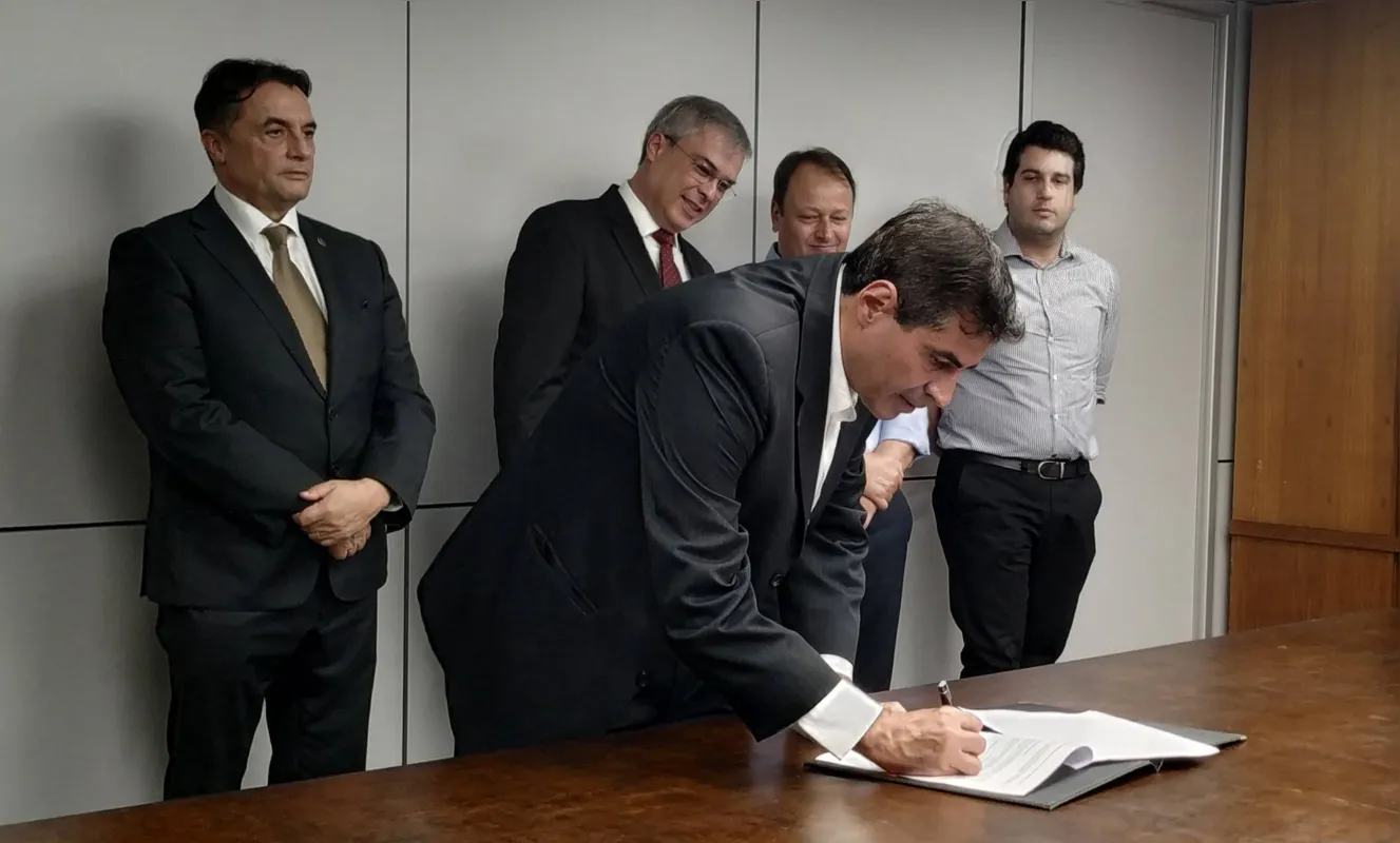 Prefeito de Londrina, Marcelo Belinati, assina convênio com TJPR para criação de Cejuscs (Centros Judiciários de Solução de Conflitos e Cidadania) na Fazenda e no Procon 