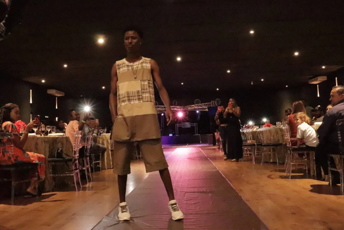Roupas jogadas fora ganharam uma nova forma e um novo ciclo de vida 