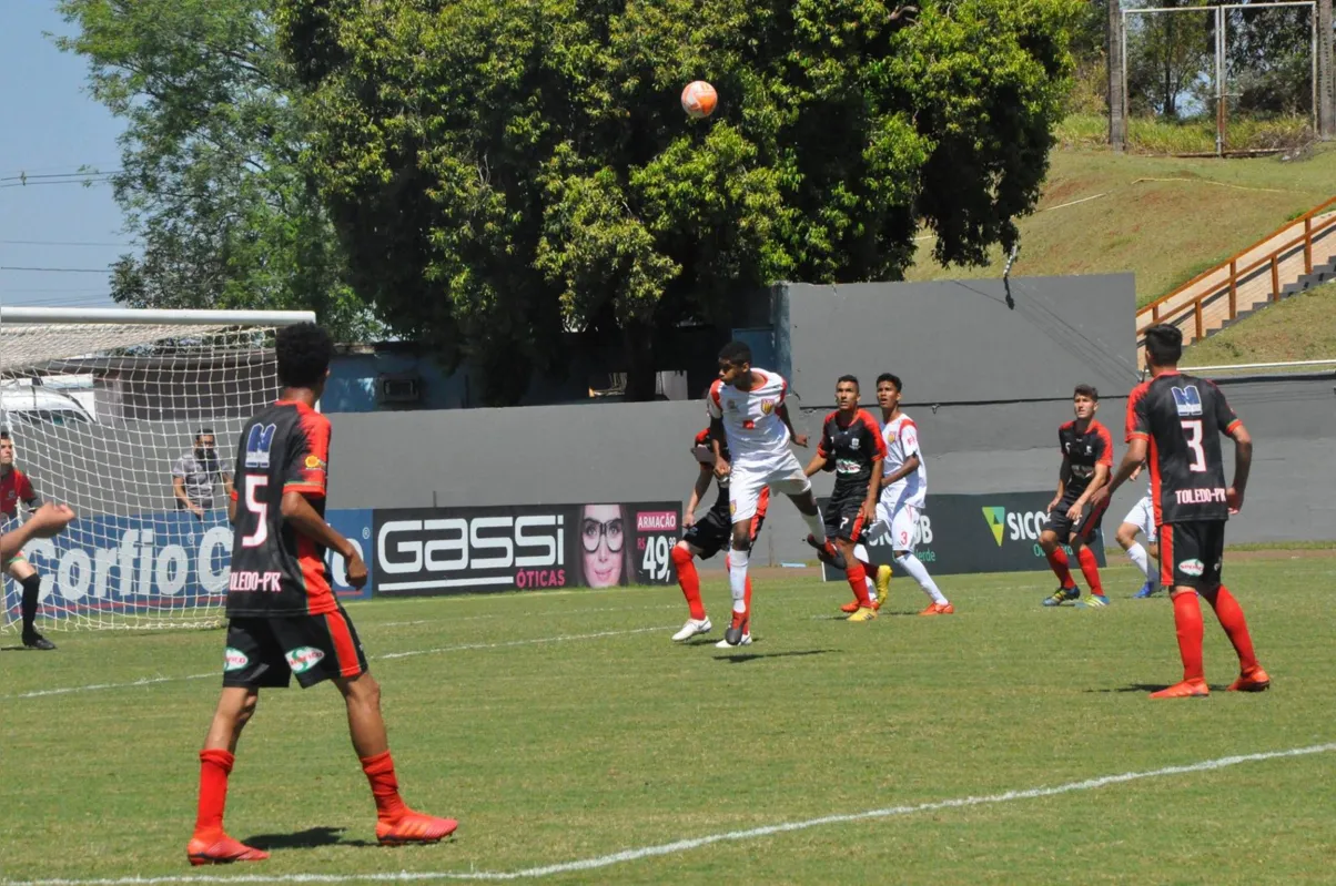Na decisão do futebol, Londrina venceu Toledo e ficou com o título