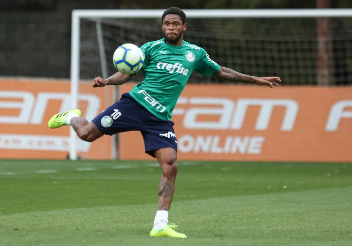 De volta ao time, Luiz Adriano é a esperança de gols do Palmeiras para voltar a vencer