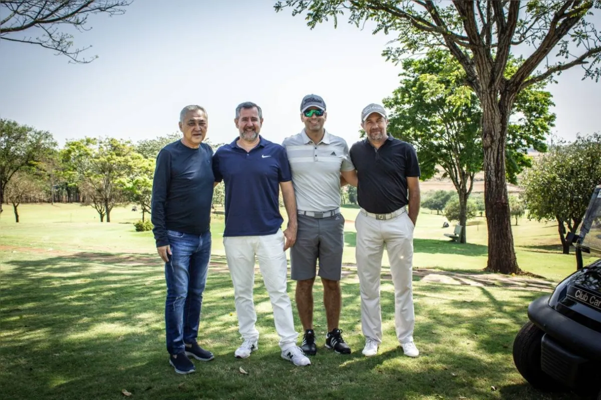Imagem ilustrativa da imagem Duplas de golfistas no Torneio André Paulino