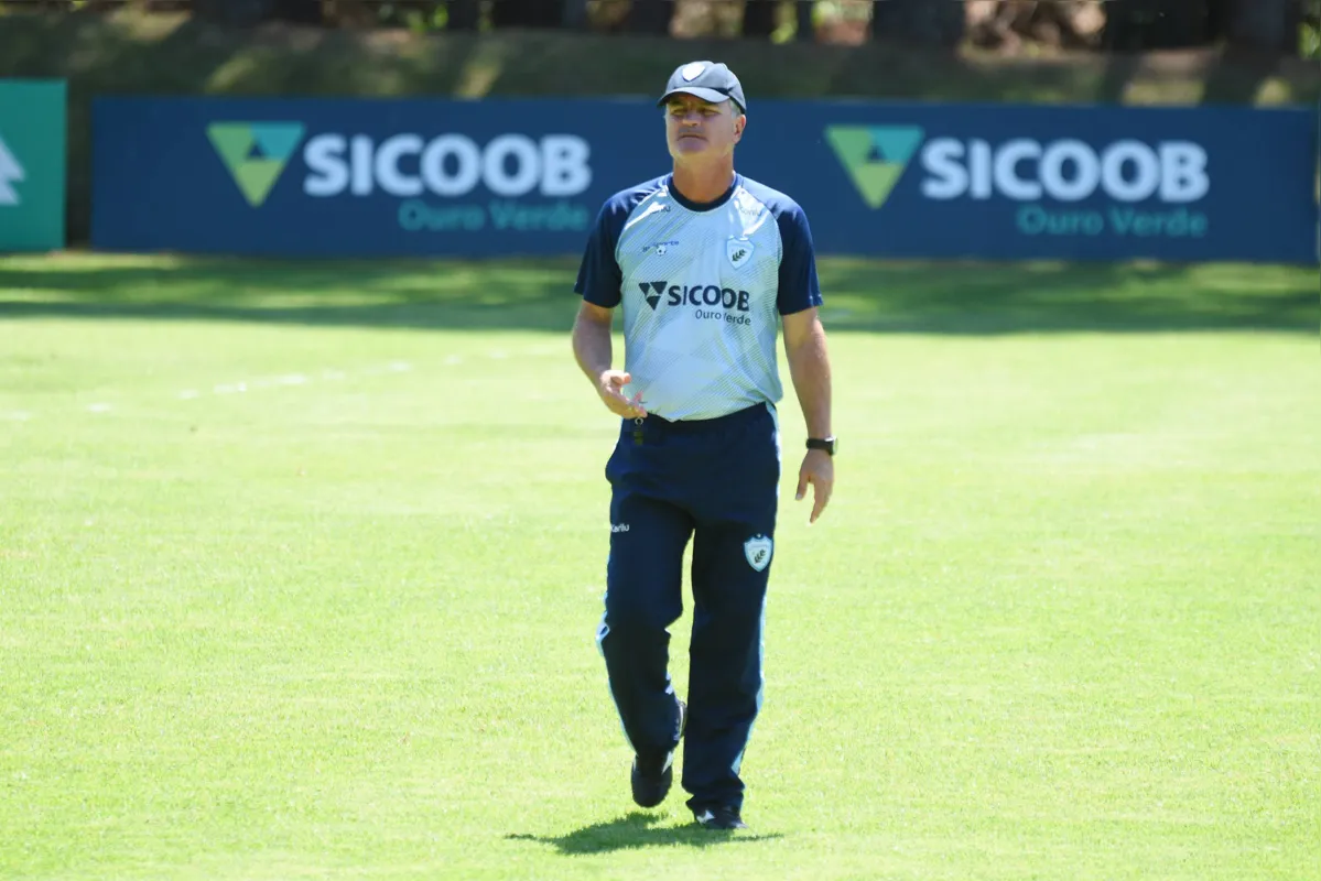 Londrina busca contra o Oeste a primeira vitória no estádio do Café sob o comando de Mazola Júnior
