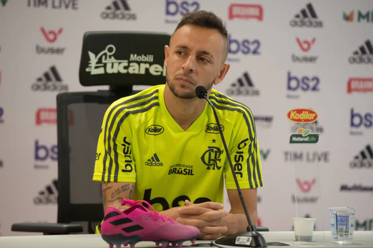 Rafinha: "Estamos jogando bem. É fruto do nosso trabalho, fruto do trabalho do nosso treinador, que me surpreendeu muito. Já o conhecia, mas não de tão perto assim. Ele deixa tudo mais fácil para a gente"