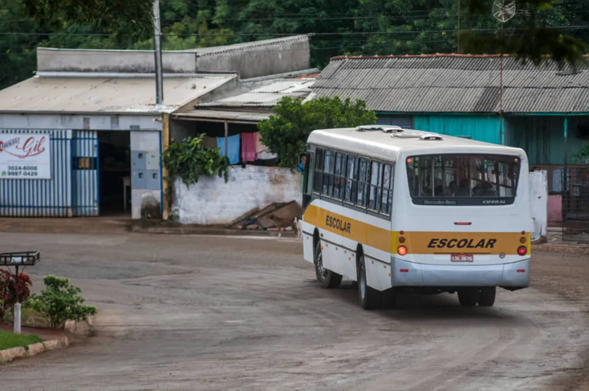 Imagem ilustrativa da imagem Empresa desiste de transportar alunos de Guairacá, mas prefeitura garante serviço