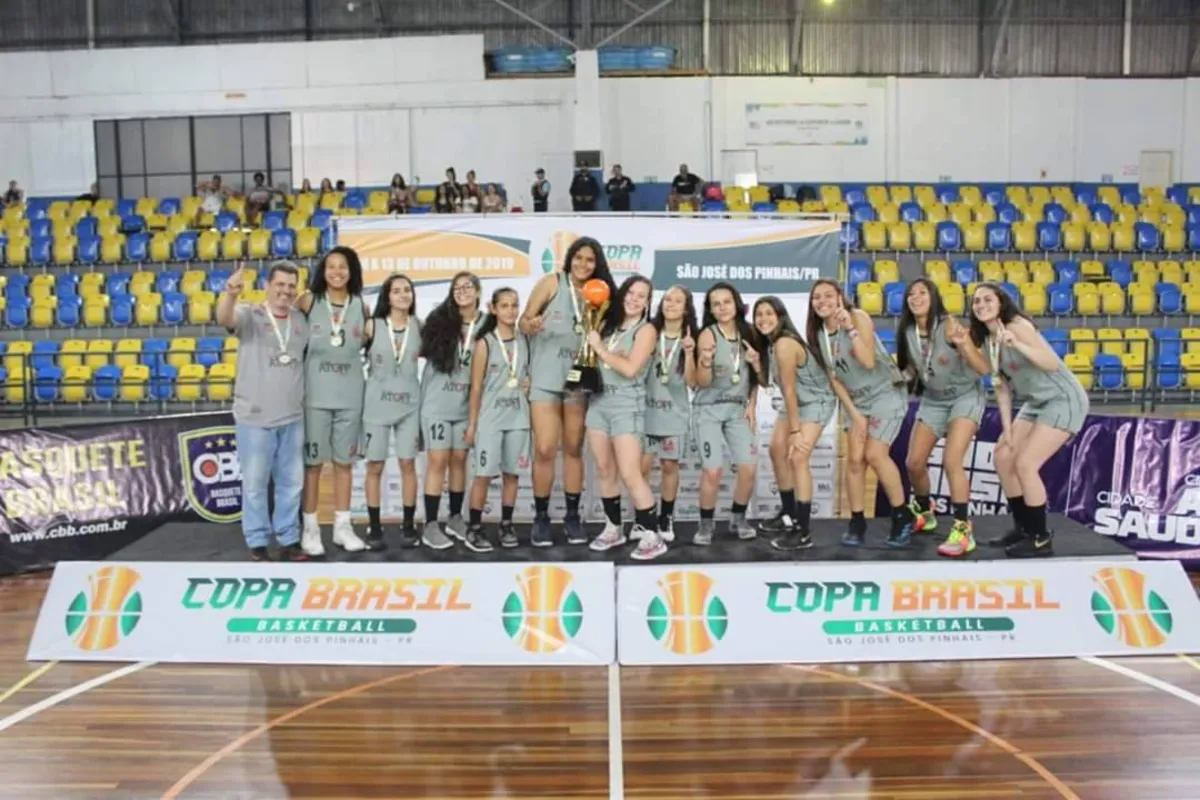 Imagem ilustrativa da imagem Equipe feminina sub 15 de Londrina vence a Copa Brasil de basquete