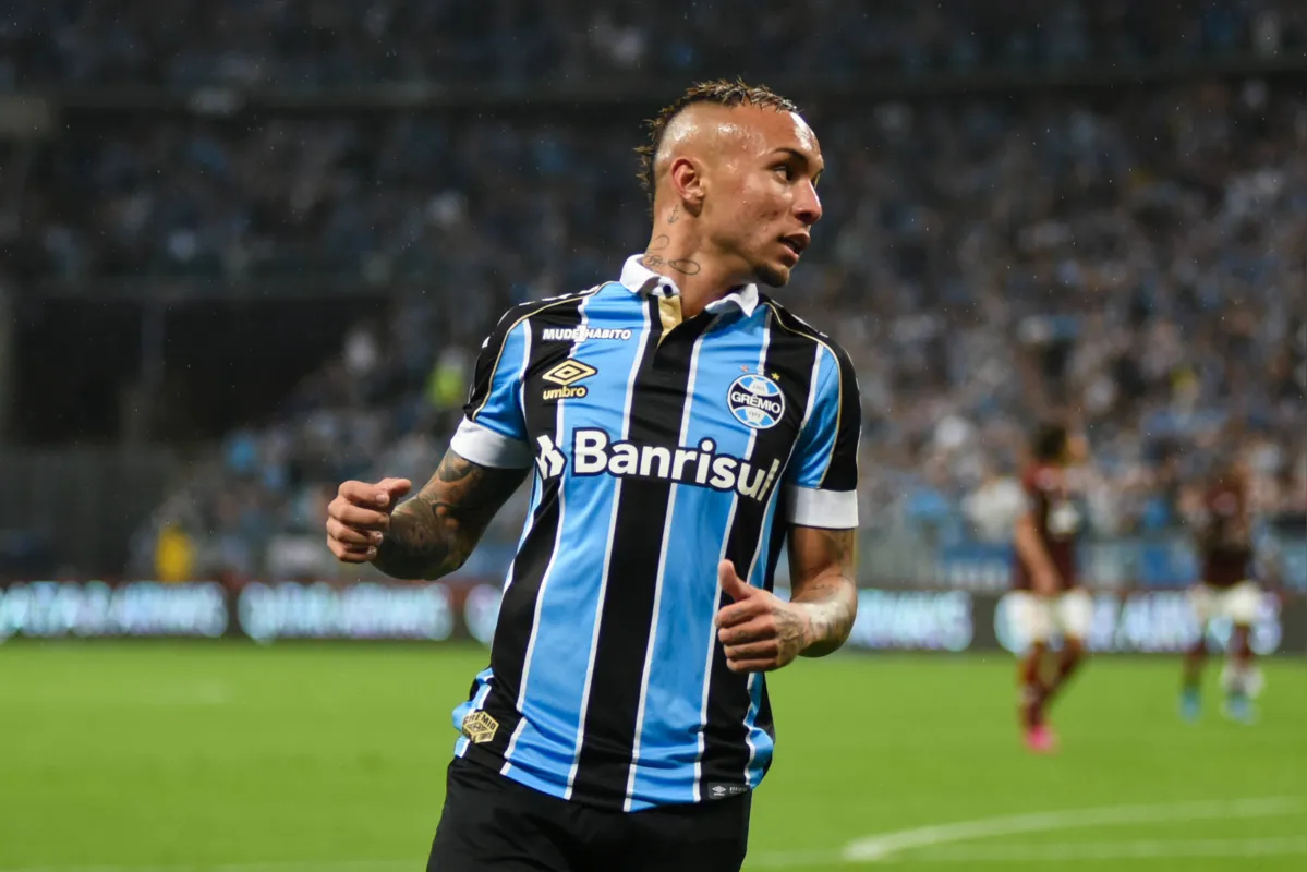 Everton Cebolinha acertou a renovação com o Grêmio até 2023
