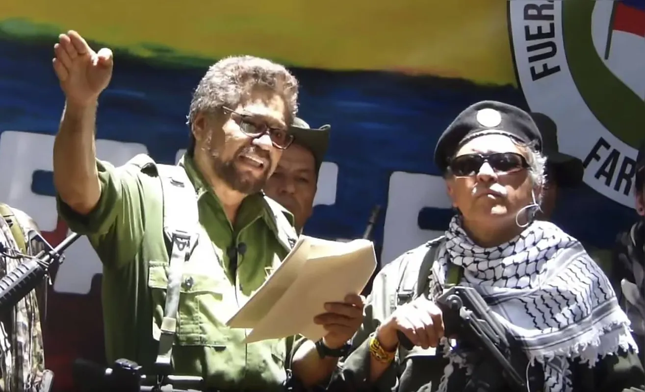 No vídeo, Márquez aparece ao lado de Jesús Santrich, outro ex-líder das Farc