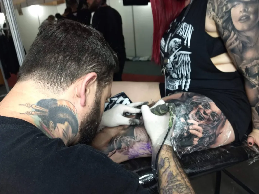 Danilo Stefan realiza desenhos realísticos misturando técnicas