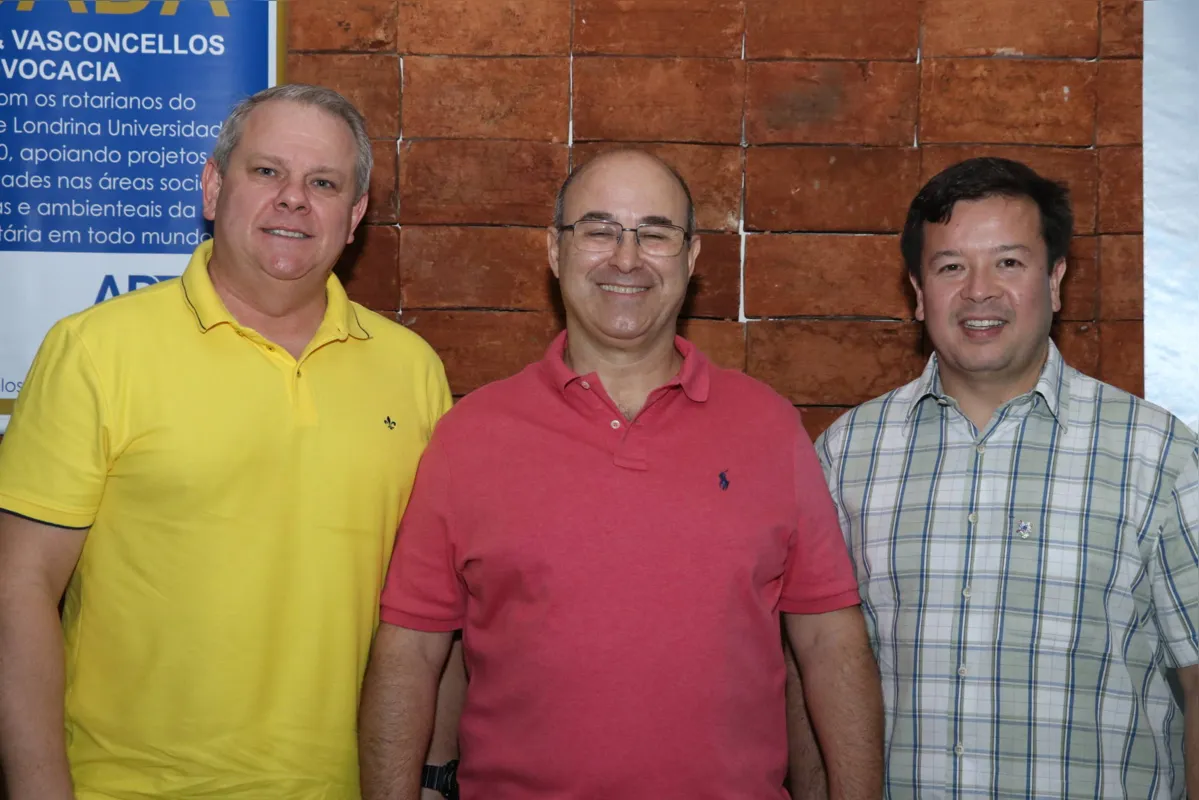 Ricardo Hausslen, Marcos Amaral Vasconcelos e Luis Hasegawa, presidente do Rotary Londrina Universidade  