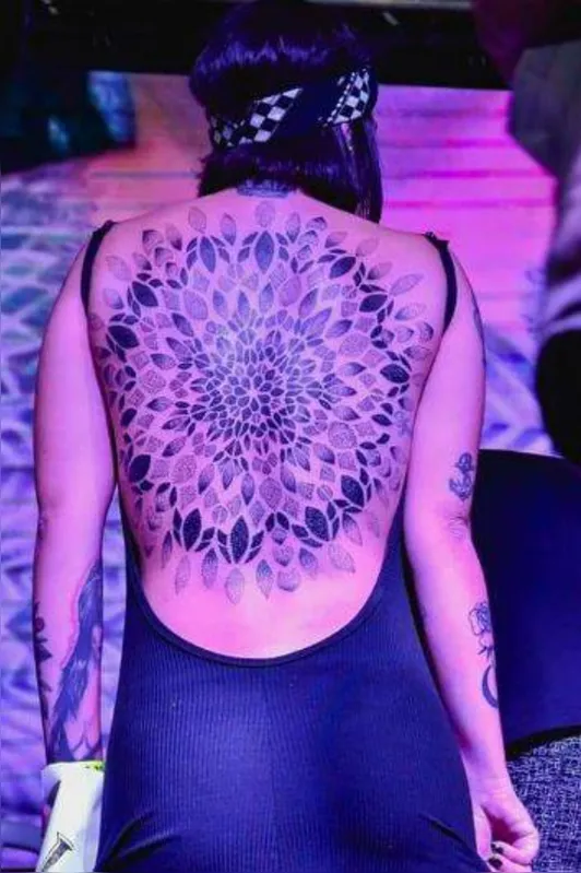 Público pode conferir mais de 300 expositores, entre tatuadores e perfuradores corporais, no Parque Ney Braga